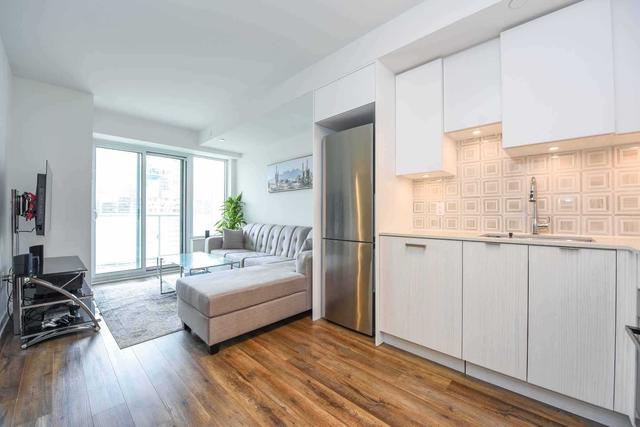 802 - 99 Broadway Ave, Condo with 1 bedrooms, 2 bathrooms and 0 parking in Toronto ON | Image 2