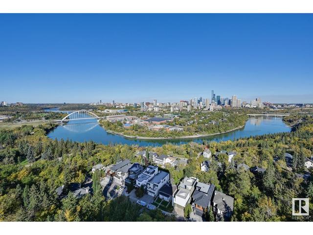 1900 - 10035 Saskatchewan Dr Nw, Condo with 3 bedrooms, 4 bathrooms and 5 parking in Edmonton AB | Image 3