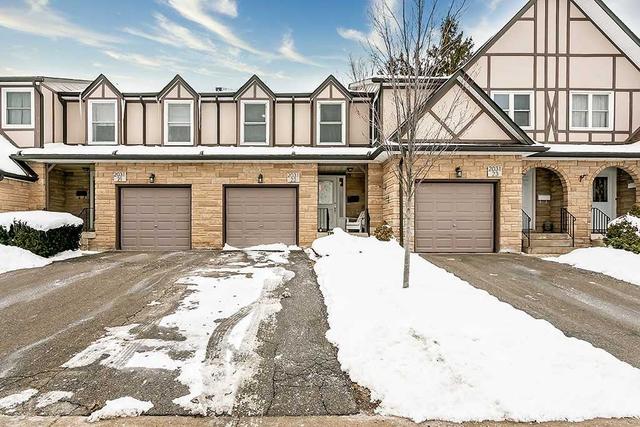 22 - 2031 Amherst Heights Crt, Townhouse with 3 bedrooms, 2 bathrooms and 3 parking in Burlington ON | Image 1