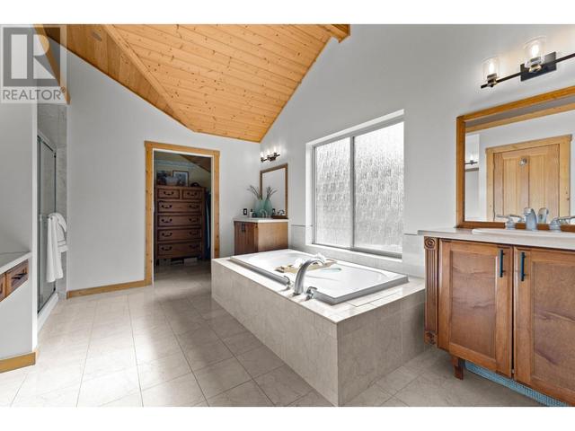 2431 Fairways Drive, House detached with 5 bedrooms, 4 bathrooms and null parking in Sun Peaks Mountain BC | Image 40