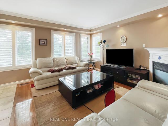 2378 Nichols Dr, House semidetached with 3 bedrooms, 4 bathrooms and 3 parking in Oakville ON | Image 35
