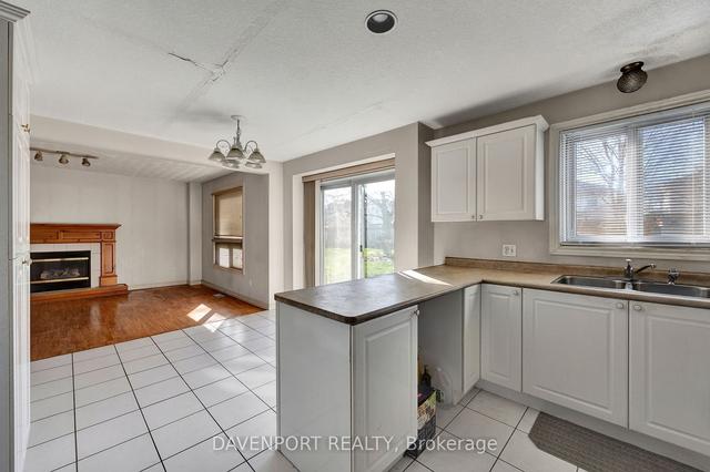 493 Sandbanks Cres, House detached with 4 bedrooms, 3 bathrooms and 4 parking in Waterloo ON | Image 3