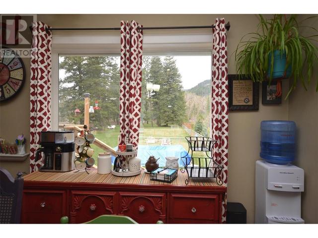 2912 Chase Falkland Road, House detached with 3 bedrooms, 2 bathrooms and 2 parking in Columbia Shuswap D BC | Image 41