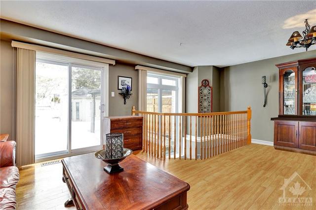 77 Flanders St Street, Townhouse with 3 bedrooms, 3 bathrooms and 2 parking in Ottawa ON | Image 6