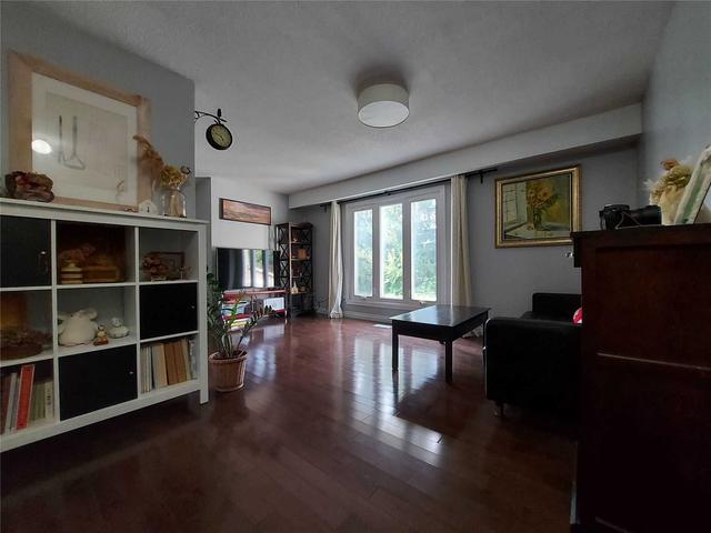 121 Sadlee Cove Cres, House semidetached with 4 bedrooms, 4 bathrooms and 4 parking in Toronto ON | Image 2