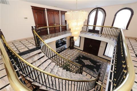 22 Woodland Acres Cres, House detached with 5 bedrooms, 6 bathrooms and 19 parking in Vaughan ON | Image 3