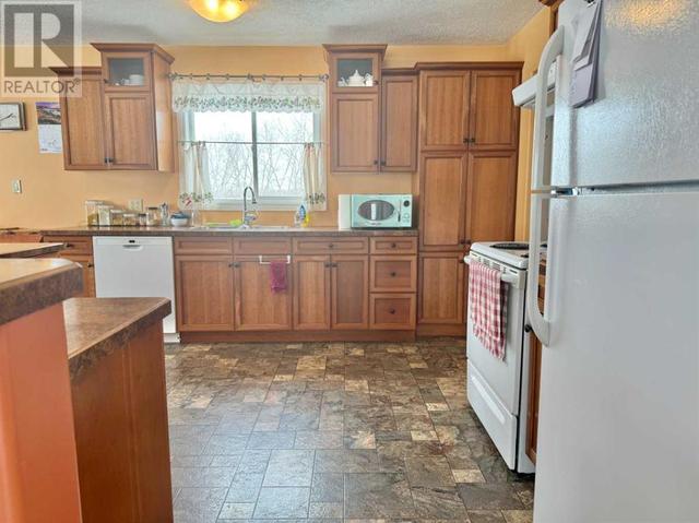 4702 50 Avenue, House detached with 3 bedrooms, 2 bathrooms and 6 parking in Smoky River No. 130 AB | Image 9