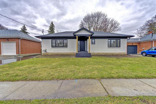 70 Devon St, House detached with 2 bedrooms, 2 bathrooms and 4 parking in Brantford ON | Image 1