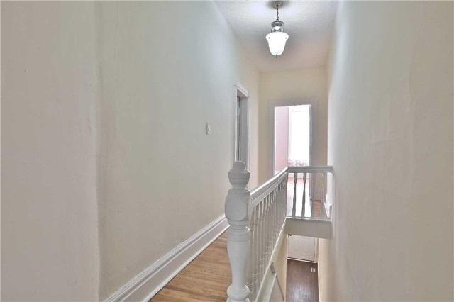 665 Crawford St, House semidetached with 3 bedrooms, 2 bathrooms and 1 parking in Toronto ON | Image 3