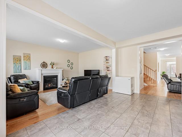 217 Ronald Guscott St, House detached with 4 bedrooms, 4 bathrooms and 4 parking in Oshawa ON | Image 6