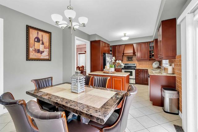 26 Hibiscus Crt, House detached with 4 bedrooms, 5 bathrooms and 6 parking in Brampton ON | Image 2