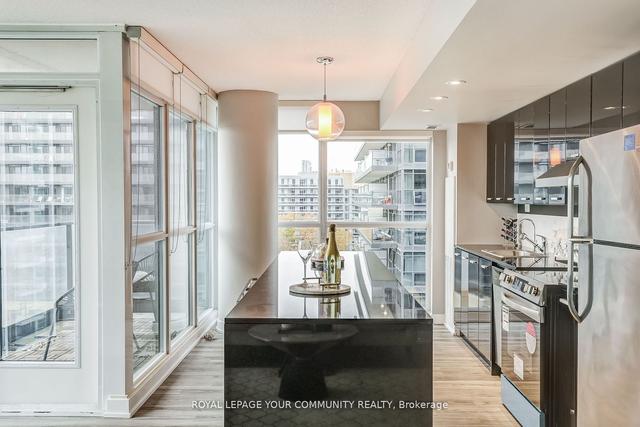 821 - 19 Singer Crt, Condo with 2 bedrooms, 2 bathrooms and 1 parking in Toronto ON | Image 3