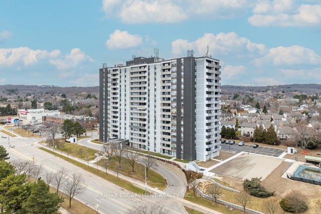 1602 - 2055 Upper Middle Rd, Condo with 3 bedrooms, 2 bathrooms and 1 parking in Burlington ON | Image 1