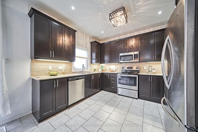 6 North Glen Blvd, House detached with 4 bedrooms, 4 bathrooms and 4 parking in Clarington ON | Image 4