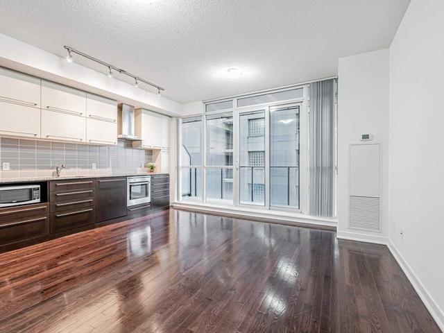 1009 - 770 Bay St, Condo with 1 bedrooms, 1 bathrooms and 0 parking in Toronto ON | Image 2
