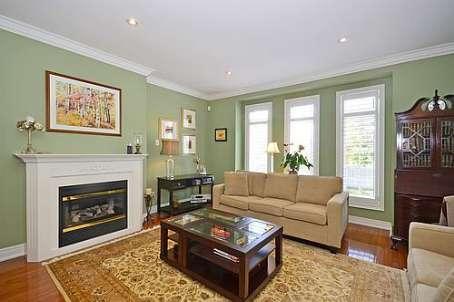 25 Cora Urbel Way, Townhouse with 3 bedrooms, 4 bathrooms and 2 parking in Toronto ON | Image 2