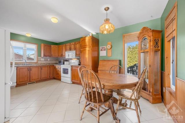 1925 Queensdale Avenue, House detached with 5 bedrooms, 4 bathrooms and 6 parking in Ottawa ON | Image 11