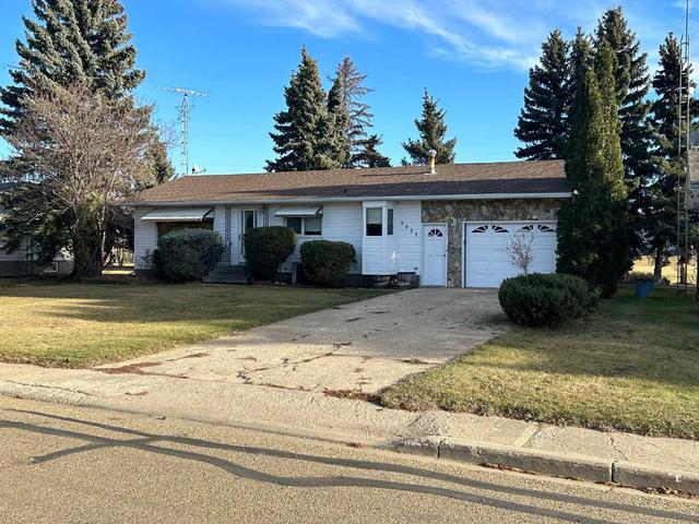 5021 46 Street, House detached with 3 bedrooms, 2 bathrooms and 4 parking in Daysland AB | Image 3
