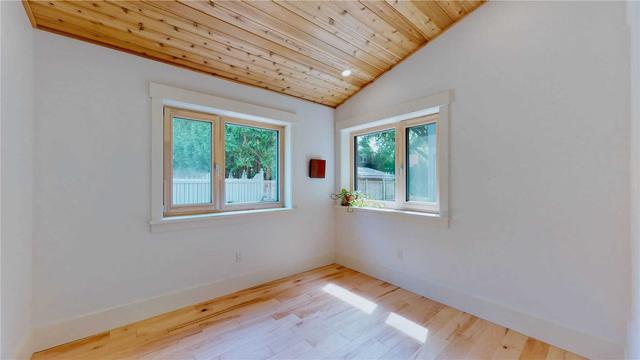 9 King Edward Pl, House detached with 3 bedrooms, 3 bathrooms and 2 parking in Guelph ON | Image 2