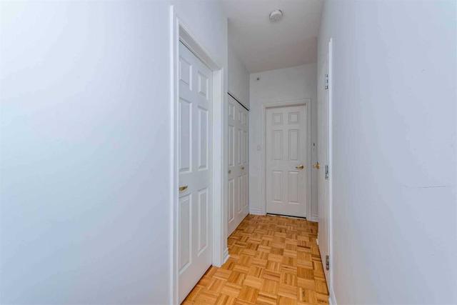 main - 964 The Queensway, House attached with 3 bedrooms, 3 bathrooms and 2 parking in Toronto ON | Image 11