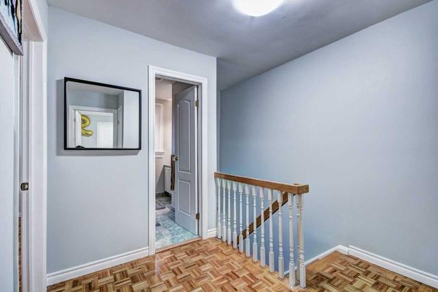 198 Baronwood Crt, Townhouse with 3 bedrooms, 2 bathrooms and 3 parking in Brampton ON | Image 8