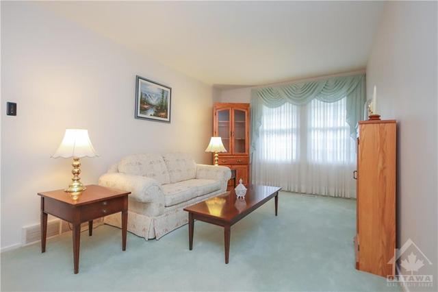 1381 Leigh Crescent, Home with 3 bedrooms, 1 bathrooms and 2 parking in Ottawa ON | Image 2