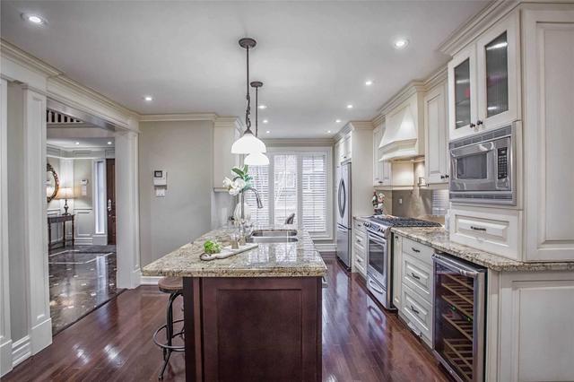 30 Hedgewood Rd, House detached with 3 bedrooms, 4 bathrooms and 6 parking in Toronto ON | Image 15