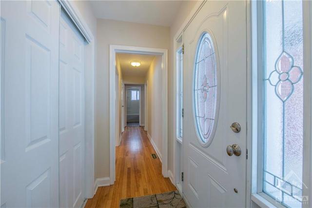 11 Sumac Street, House detached with 3 bedrooms, 2 bathrooms and 4 parking in Ottawa ON | Image 5