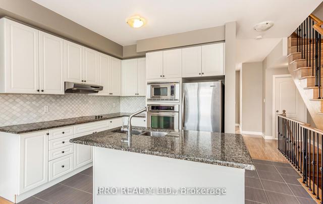 2 - 5725 Tosca Dr, Townhouse with 3 bedrooms, 4 bathrooms and 2 parking in Mississauga ON | Image 12