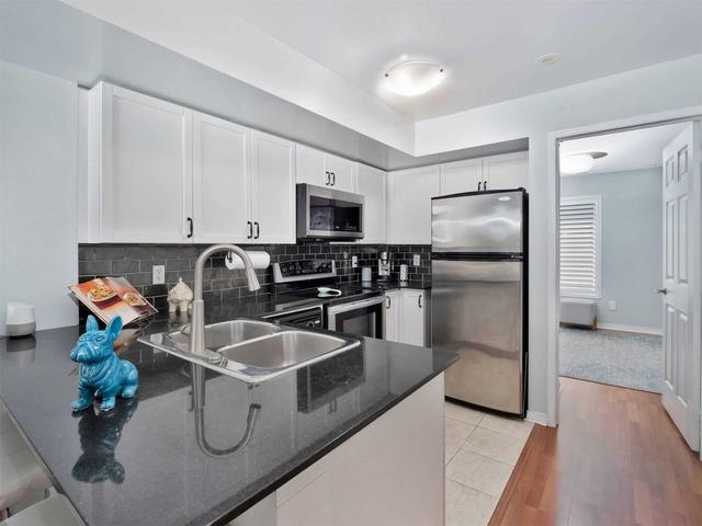 65 - 55 Foundry Ave, Townhouse with 3 bedrooms, 2 bathrooms and 1 parking in Toronto ON | Image 4