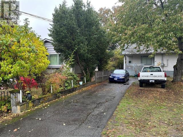 3482 Bethune Ave, House detached with 4 bedrooms, 1 bathrooms and 4 parking in Saanich BC | Image 4