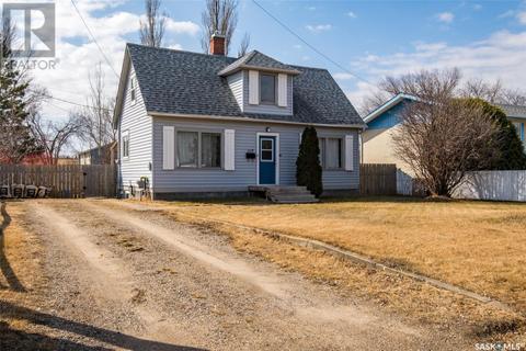 1117 7th Street E, House detached with 2 bedrooms, 1 bathrooms and null parking in Prince Albert SK | Card Image