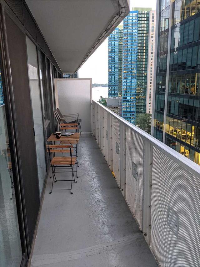 1401 - 100 Harbour St, Condo with 1 bedrooms, 1 bathrooms and 0 parking in Toronto ON | Image 4