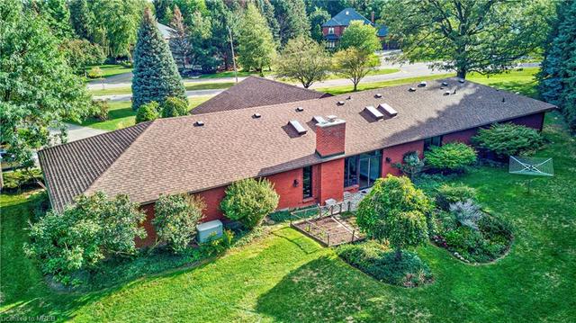 10 Oakridge Drive, House detached with 4 bedrooms, 2 bathrooms and 14 parking in Halton Hills ON | Image 3