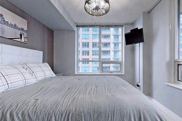 856 - 25 Viking Lane, Condo with 2 bedrooms, 2 bathrooms and 1 parking in Toronto ON | Image 3