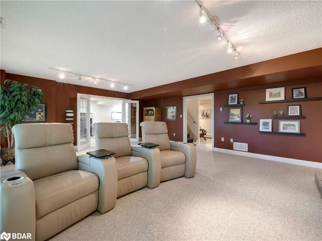 11 Hogan Court, House detached with 2 bedrooms, 3 bathrooms and 6 parking in Barrie ON | Image 22