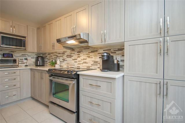 131 Lerta Way, Townhouse with 3 bedrooms, 3 bathrooms and 3 parking in Ottawa ON | Image 16