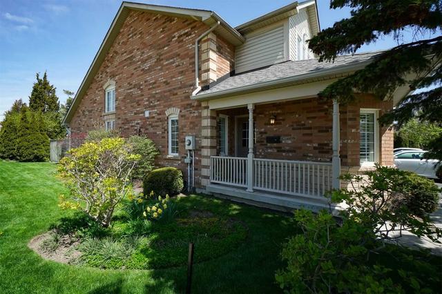 28 - 223 Rebecca St, Townhouse with 2 bedrooms, 4 bathrooms and 2 parking in Oakville ON | Image 12