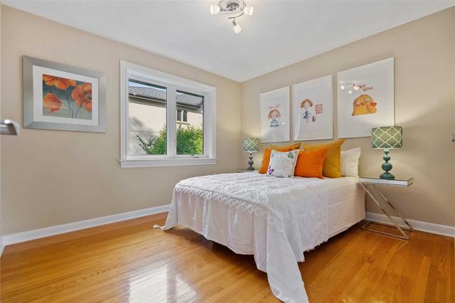 10 Laurentia Cres, House detached with 3 bedrooms, 2 bathrooms and 5 parking in Toronto ON | Image 13