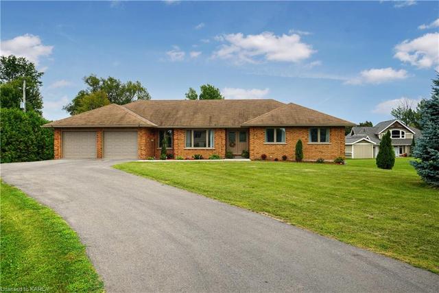1057 Clonmere Crescent, House detached with 4 bedrooms, 3 bathrooms and 7 parking in Greater Napanee ON | Image 2