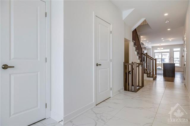 596 Rathburn Lane, Townhouse with 3 bedrooms, 3 bathrooms and 2 parking in Ottawa ON | Image 3