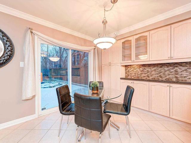 14 Oak Gardens Crt, House detached with 4 bedrooms, 4 bathrooms and 4 parking in Brampton ON | Image 9