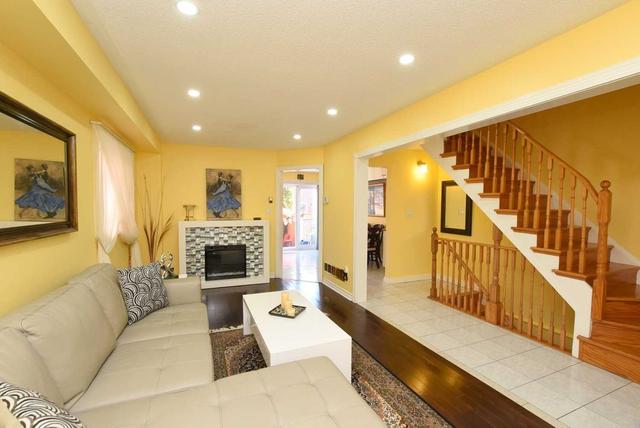6854 Bansbridge Cres, House semidetached with 3 bedrooms, 3 bathrooms and 5 parking in Mississauga ON | Image 36