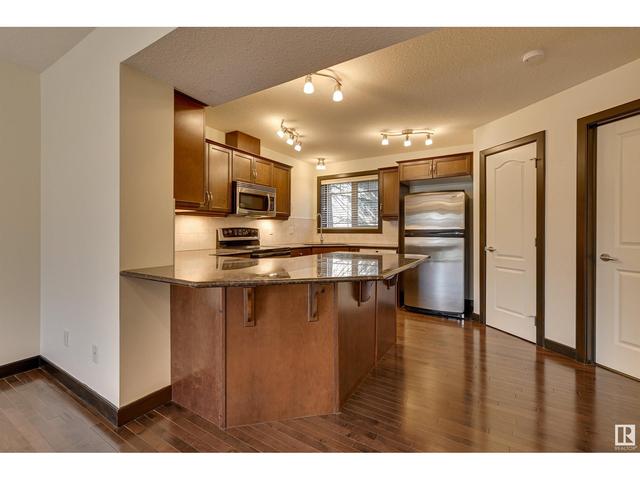 2 - 10240 90 St Nw, House attached with 3 bedrooms, 3 bathrooms and 2 parking in Edmonton AB | Image 10