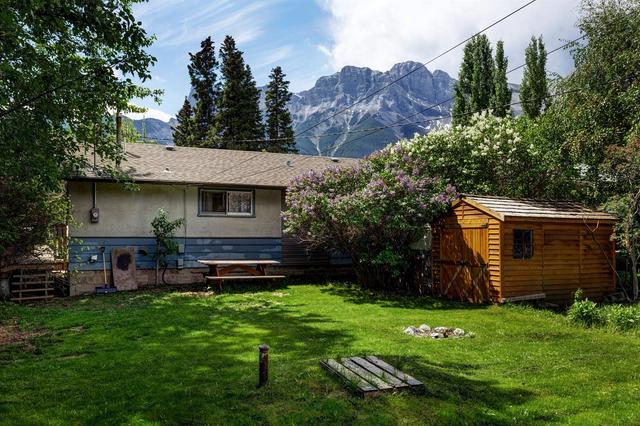 522 4th Street, House detached with 3 bedrooms, 1 bathrooms and 2 parking in Canmore AB | Image 1