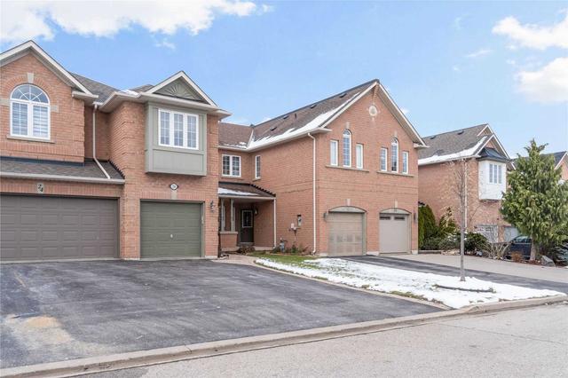 26 Cedarcrest Cres, House attached with 3 bedrooms, 3 bathrooms and 3 parking in Richmond Hill ON | Image 1