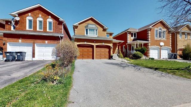 92 Ravenscliffe Crt, House detached with 4 bedrooms, 4 bathrooms and 6 parking in Brampton ON | Card Image