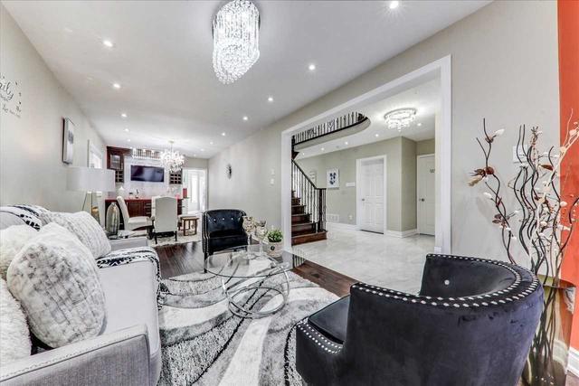 121 Bretton Circ, House detached with 5 bedrooms, 4 bathrooms and 8 parking in Markham ON | Image 38