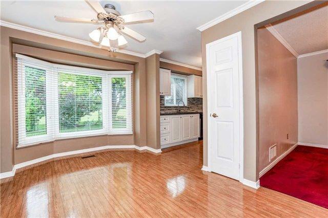 896 Lavis Crt, House detached with 4 bedrooms, 3 bathrooms and 2 parking in Oshawa ON | Image 7