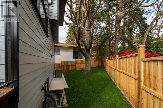 931 Redfern St, House detached with 5 bedrooms, 4 bathrooms and 2 parking in Victoria BC | Image 49